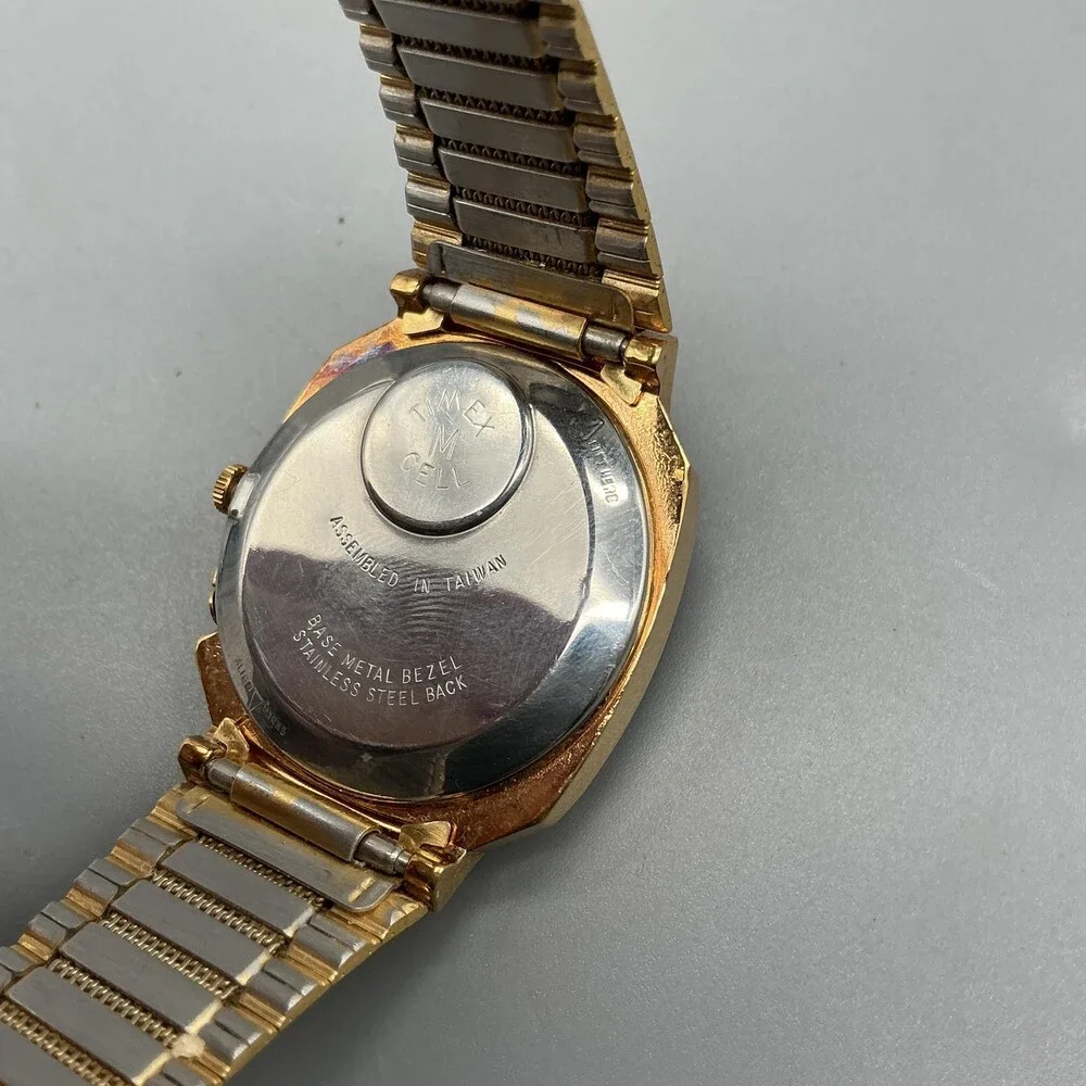 Vintage Timex Q Mens Watch 32mm Gold Dial Gold Tone Date 1980's New Battery
